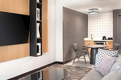 Concierge lounge access, 1 Bedroom Junior Suite, 1 King