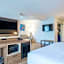 La Quinta Inn & Suites by Wyndham Danbury