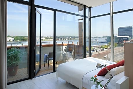 Penthouse One Bedroom Apartment with River View