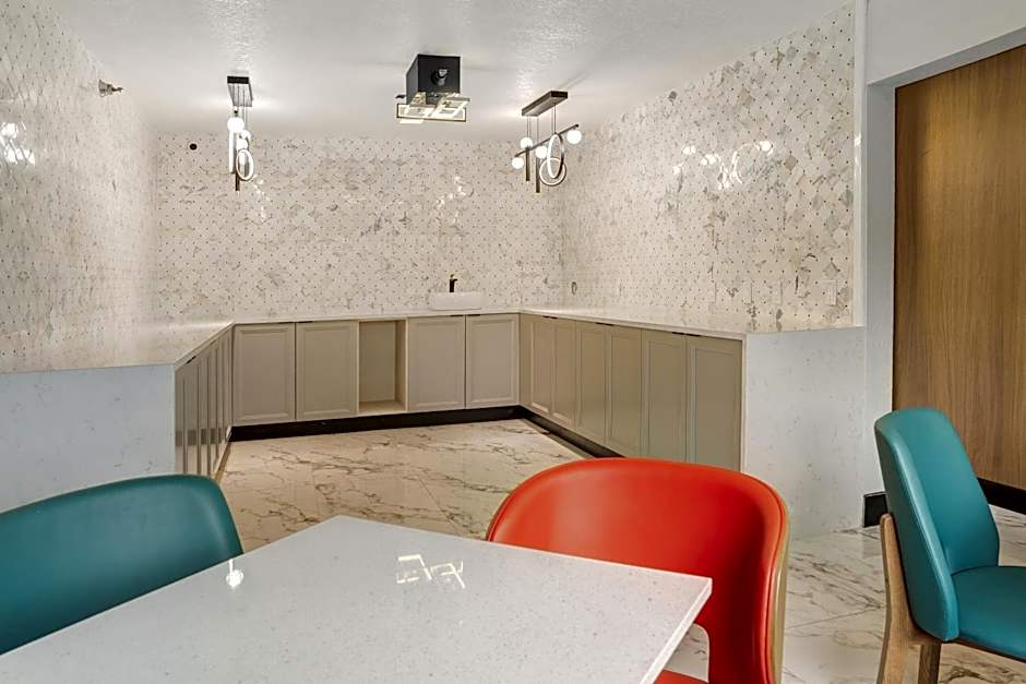 Days Inn by Wyndham Omaha - West Dodge