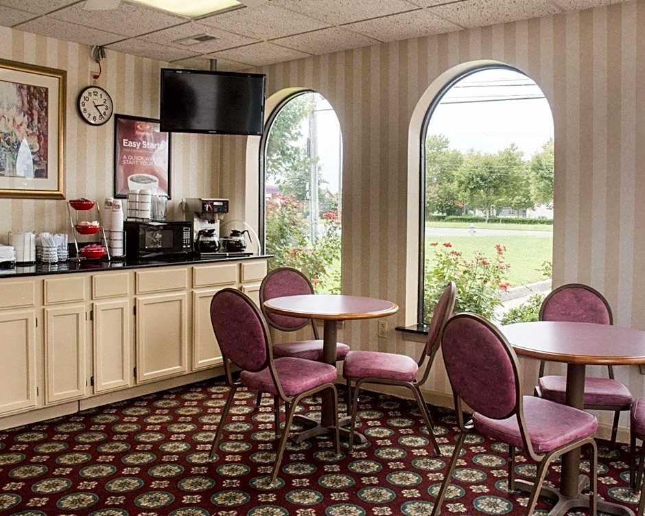 Econo Lodge Chesapeake Route 13 and I-464