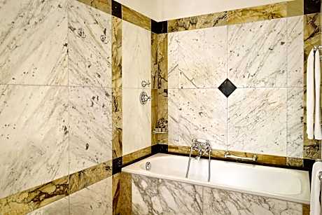 Deluxe Room, 1 King Bed, Non Smoking