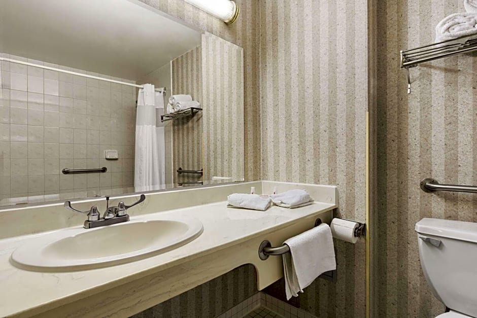 Days Inn by Wyndham Toronto East Lakeview