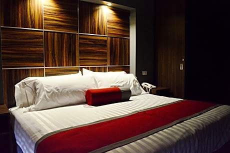 Deluxe King Suite