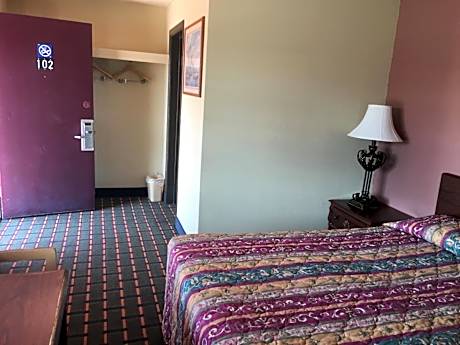 Standard King Room - Non-Smoking