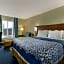 Days Inn & Suites by Wyndham Altoona