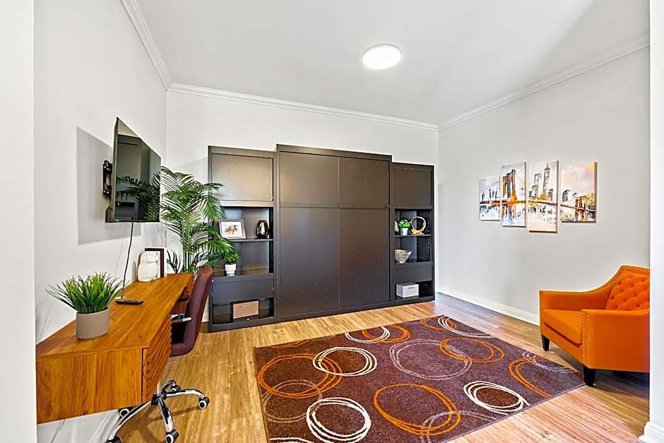 Beverly Hills 2 bed 2 bath Penthouse with Den and Parking 414