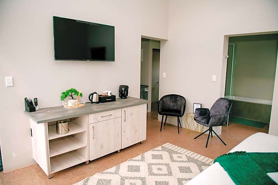 Elements Sunrise Bush Lodge