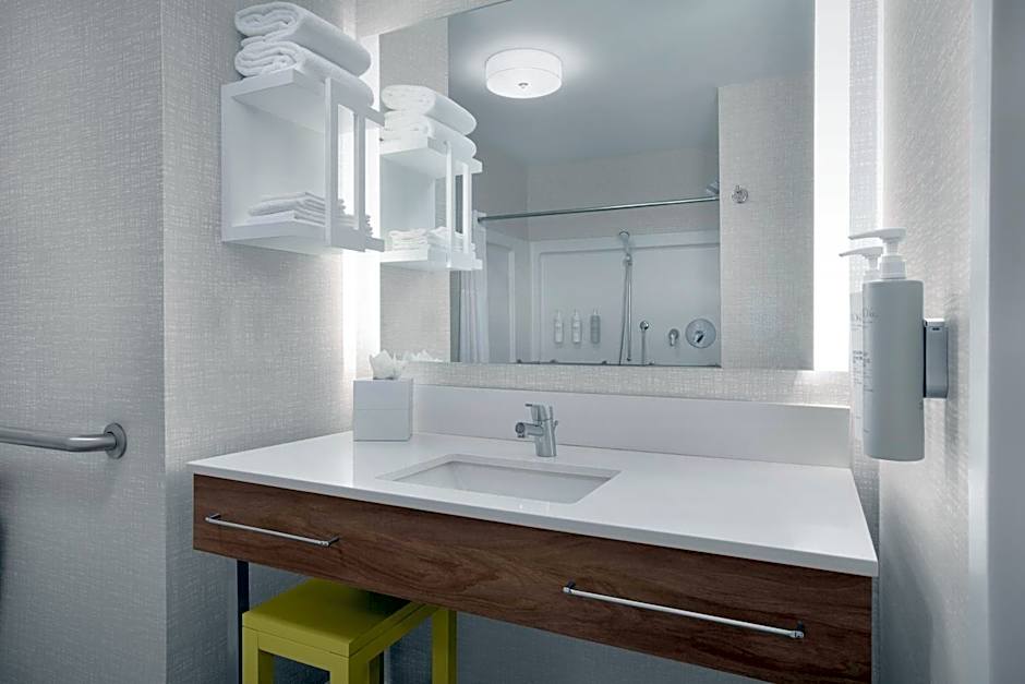 Hampton Inn By Hilton Yorkville