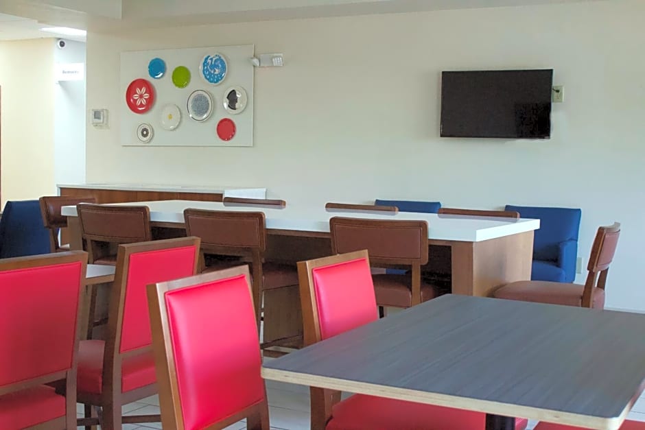 Holiday Inn Express & Suites Wilson-Downtown By IHG