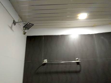 Comfort Triple Room with Shower (AC)