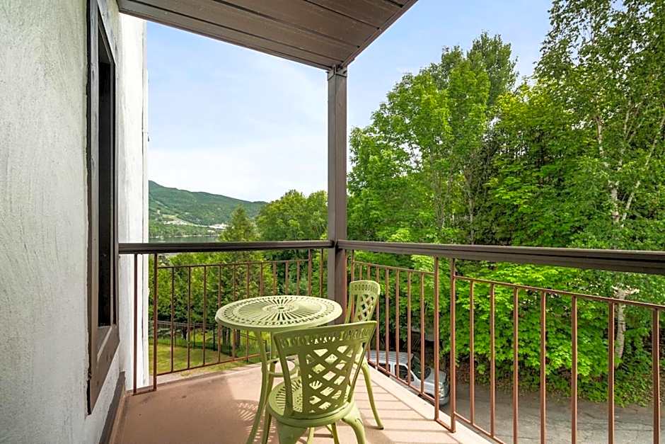 Huge 3 Bedroom Condo with a View