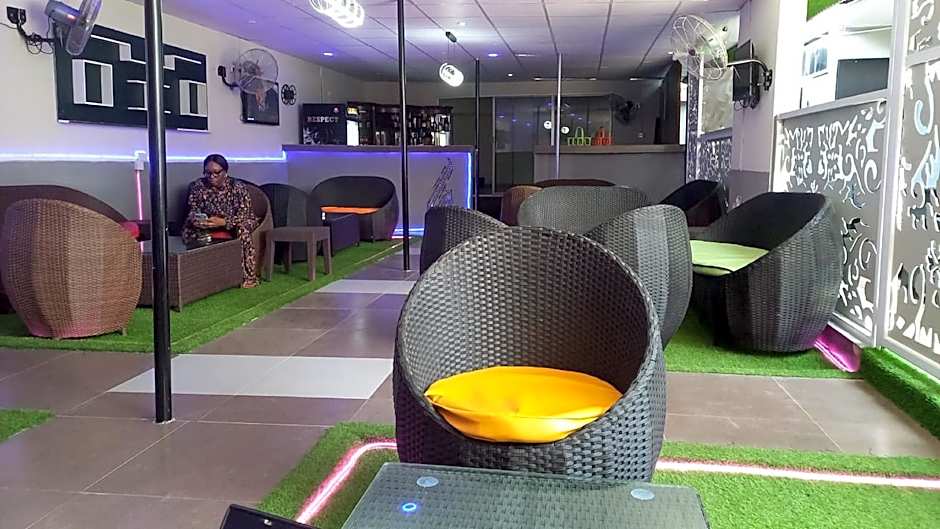 Glandov Suites and Apartment