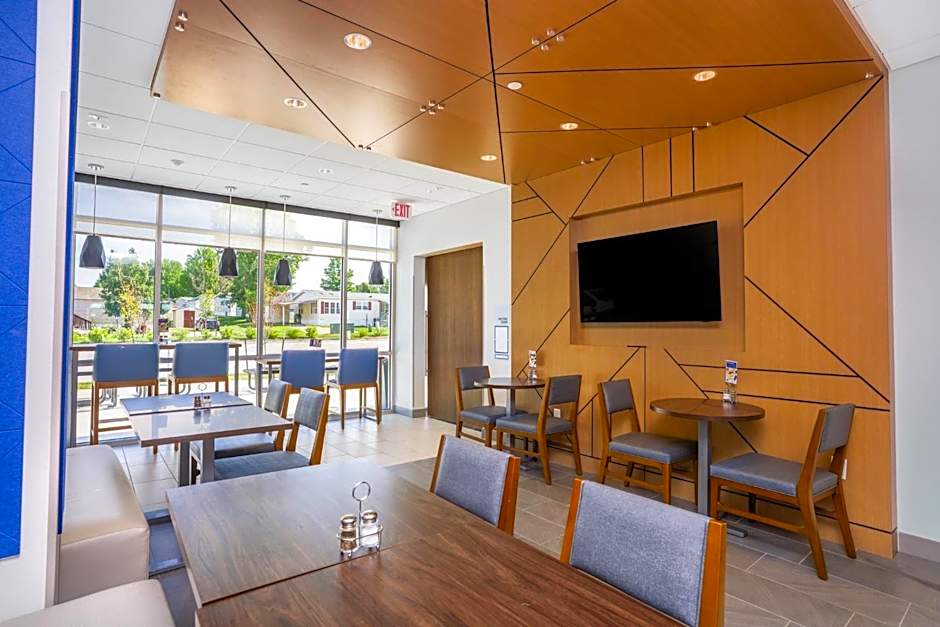 Holiday Inn Express & Suites Cedar Rapids NW - Marion By IHG