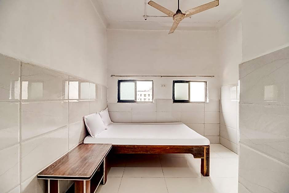 Sargam Lodging And Boarding by OYO Rooms – Bombay/ Mumbai, KY