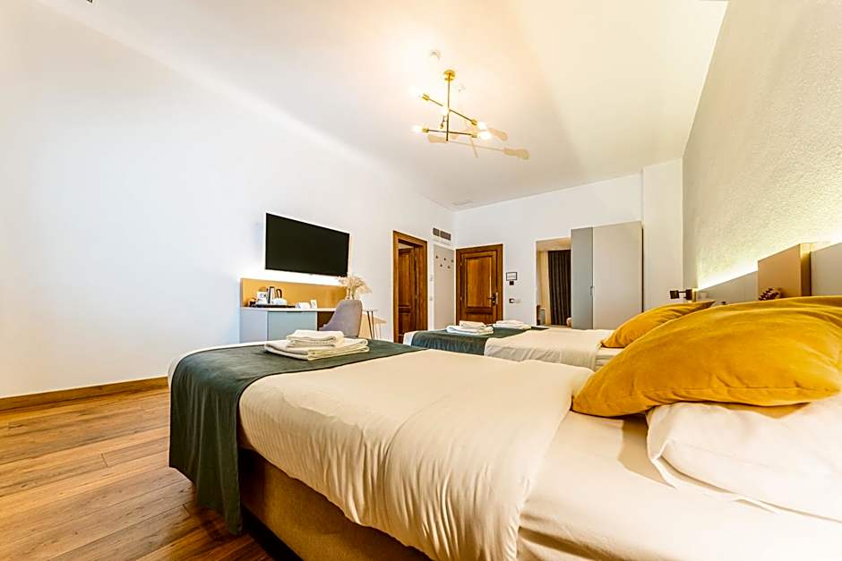 CASA CHITIC - HOTEL & RESTAURANT- Str Nicolae Balcescu 13