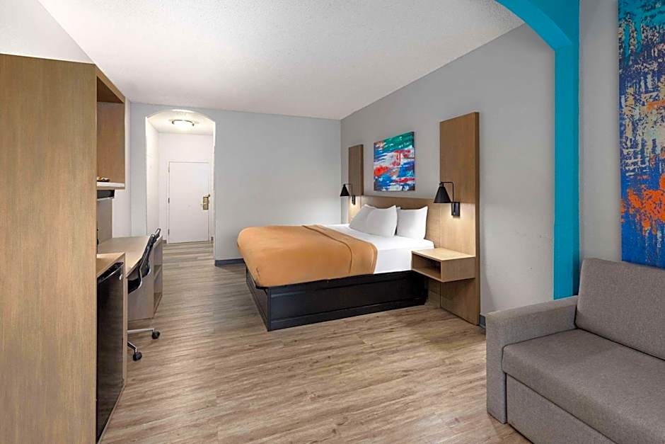 La Quinta Inn & Suites by Wyndham Decatur