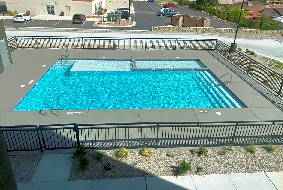 La Quinta Inn & Suites by Wyndham El Paso East Loop-375