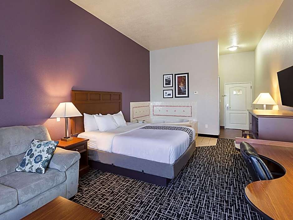 La Quinta Inn & Suites by Wyndham Bowling Green