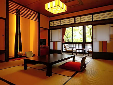 Superior Japanese-Style Room
