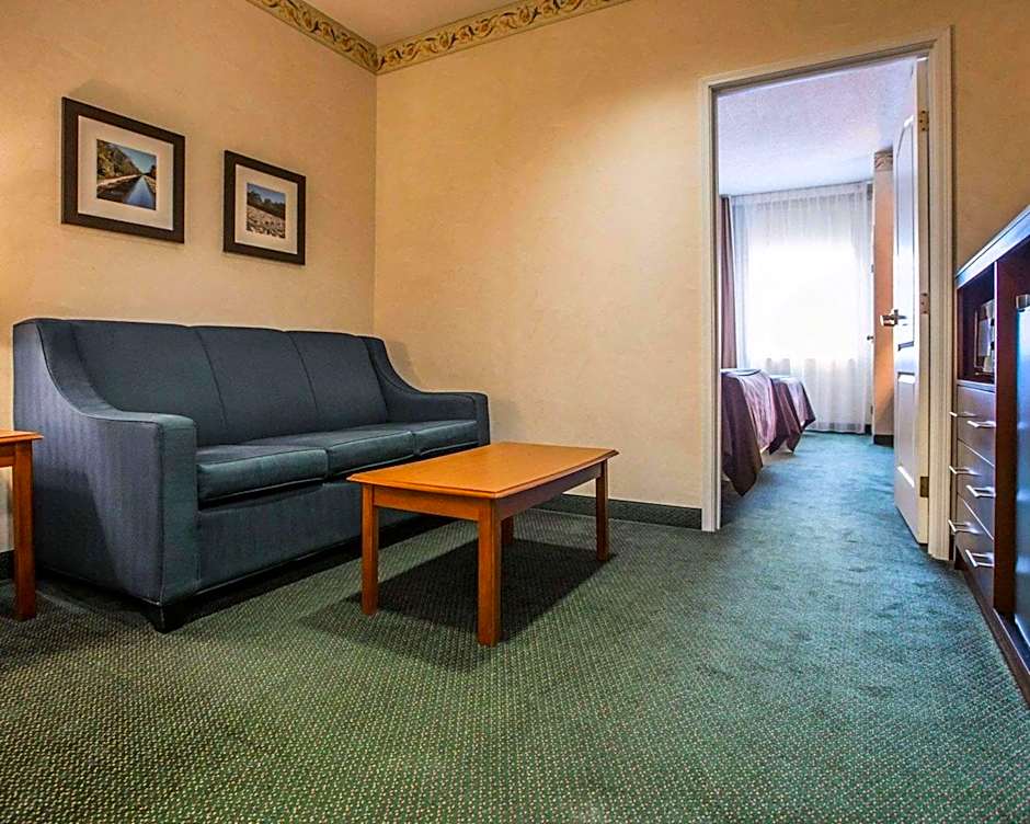 Quality Inn & Suites Dixon Near I-88