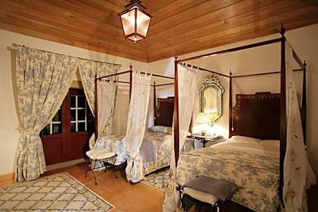 Family Room (2 Adults + 2 Children up to 12 years old)