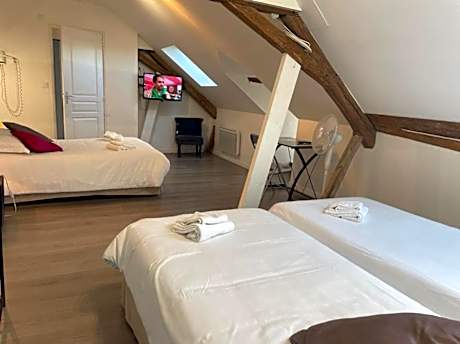 Quadruple Room with Private Bathroom