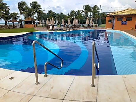 2 Suítes, Guarajuba, piscina frente mar