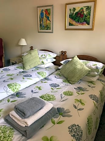 Apartment-Standard-Ensuite with Shower