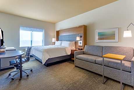 Premium King Room with Roll-In Shower - Mobility Access