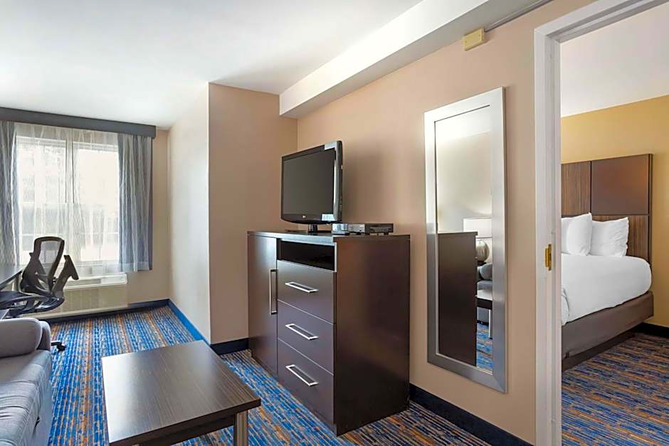 Photo 1 of 6 of 2 Queen Beds Suite