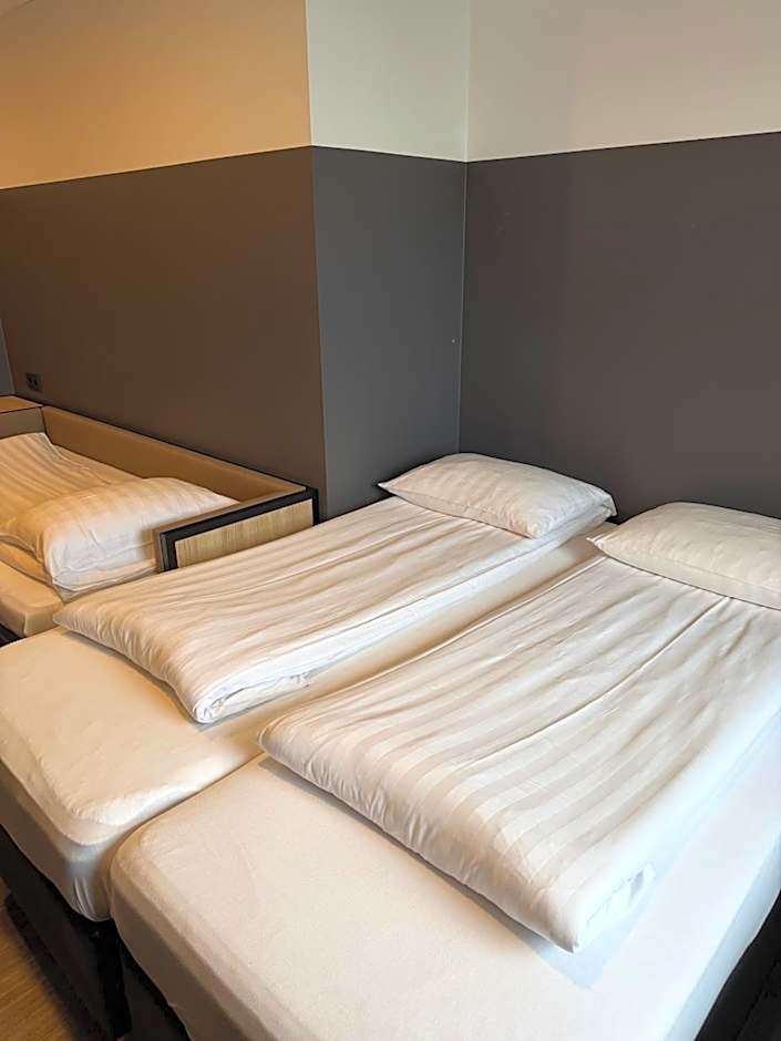 Hotel Cabin