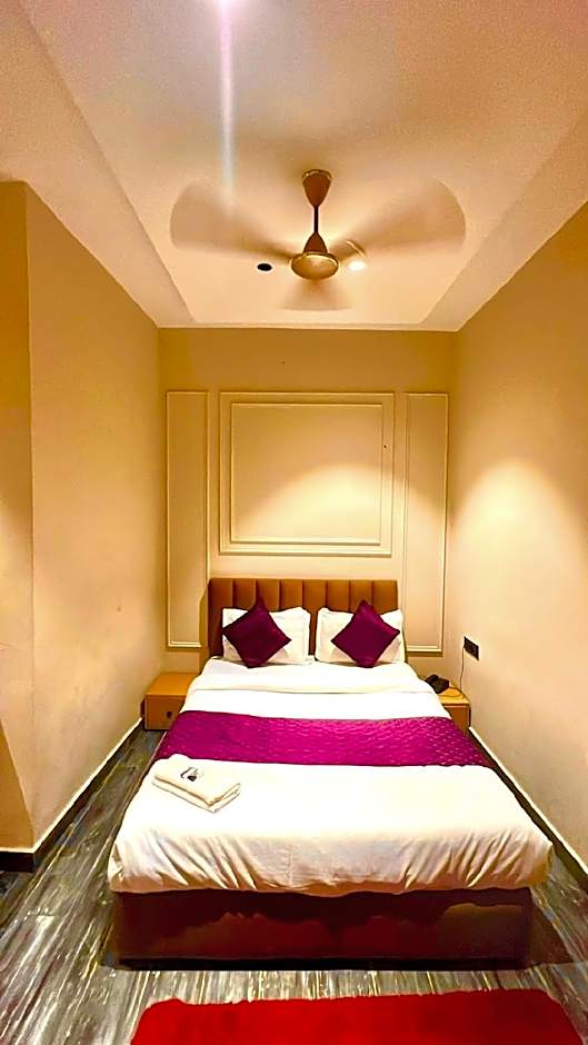 Hotel Brooklyn Suites - Near Golden Temple