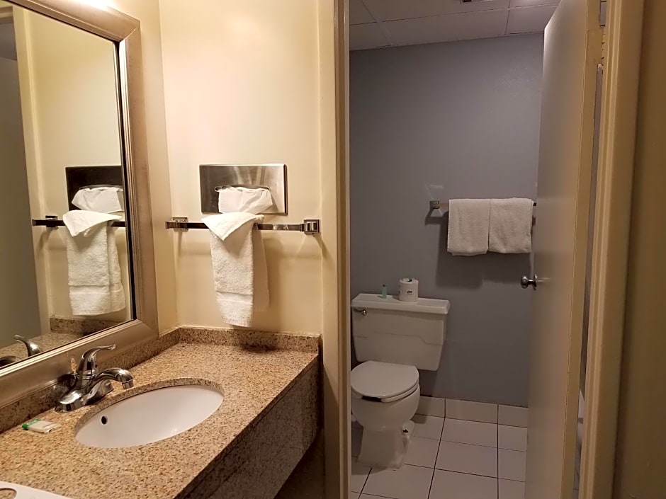 Americas Best Value Inn and Suites St. Cloud