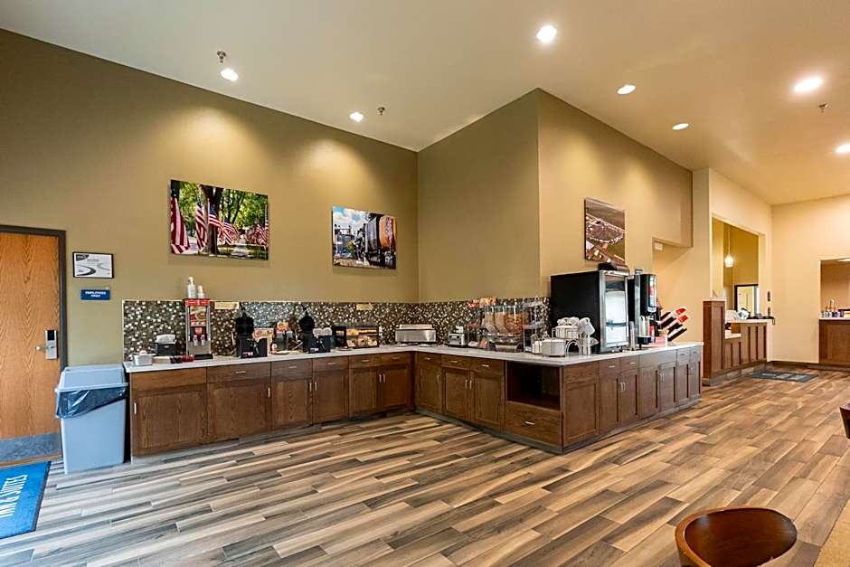 Cobblestone Hotel & Suites-Sheldon