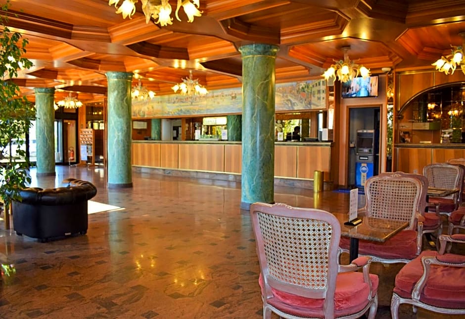 Russott Hotel