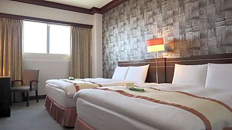 Economy Family Room with Shower