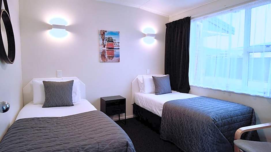 554 Moana Court Motel