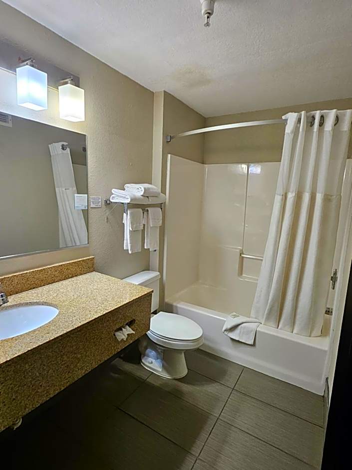 Ramada by Wyndham Platte City KCI Airport