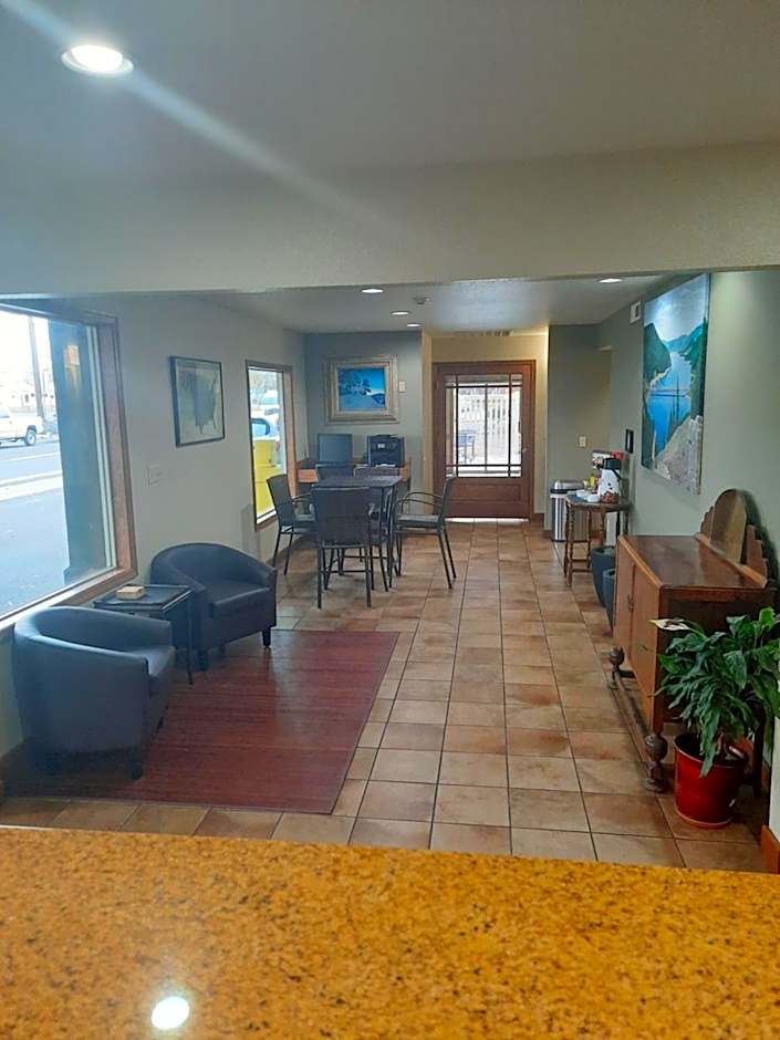 RiverTree Inn & Suites