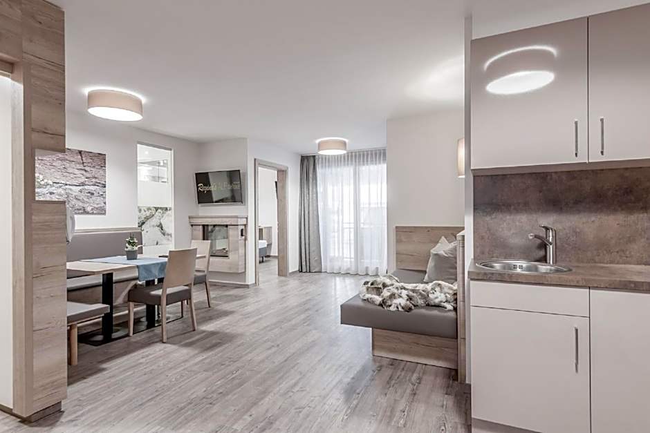 The Deluxe by Regina