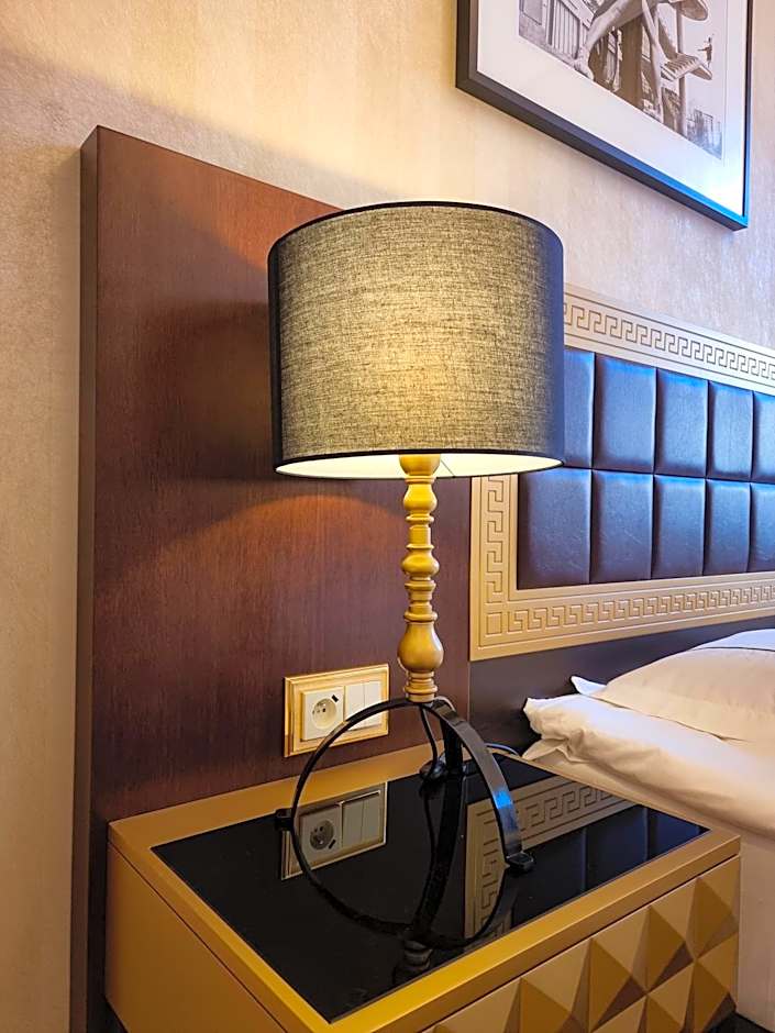 Tiffi Old Town Hotel