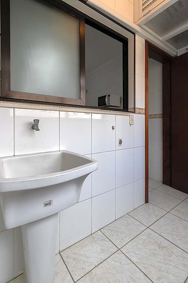 Apto com bela vista a 100m da Praia da Guilhermina