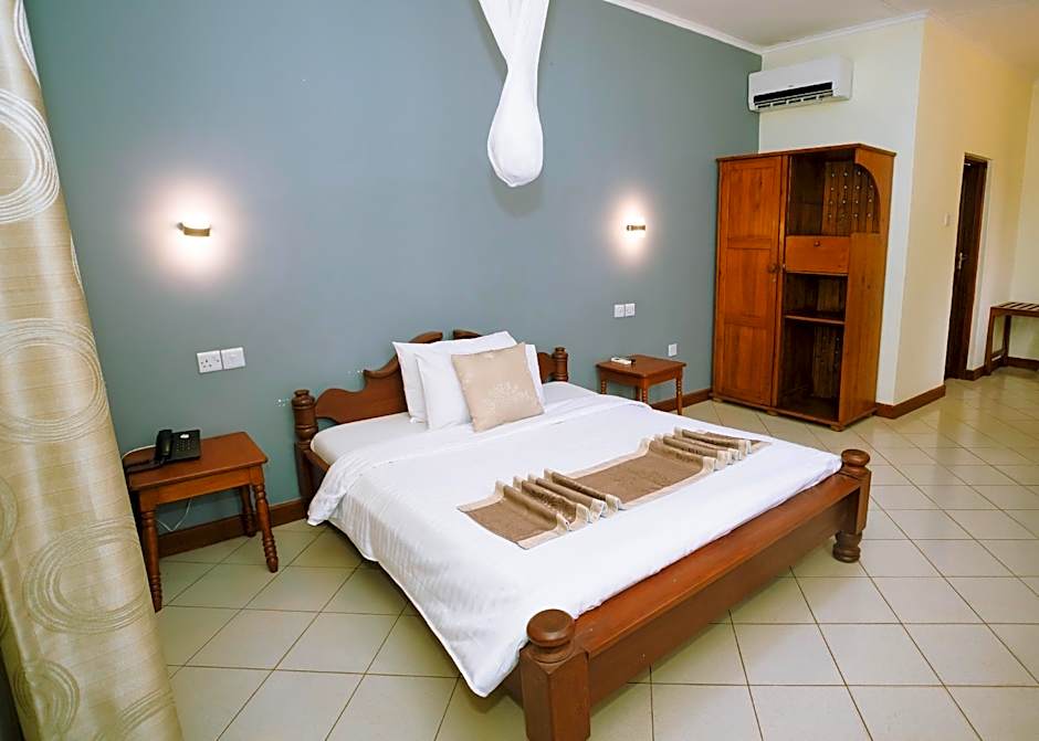 Keys Hotel Mbokomu