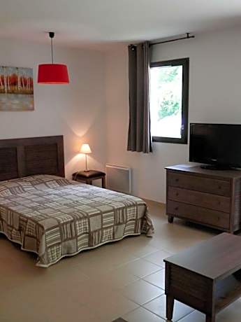 Studio (4 Adults) - wheelchair accessible