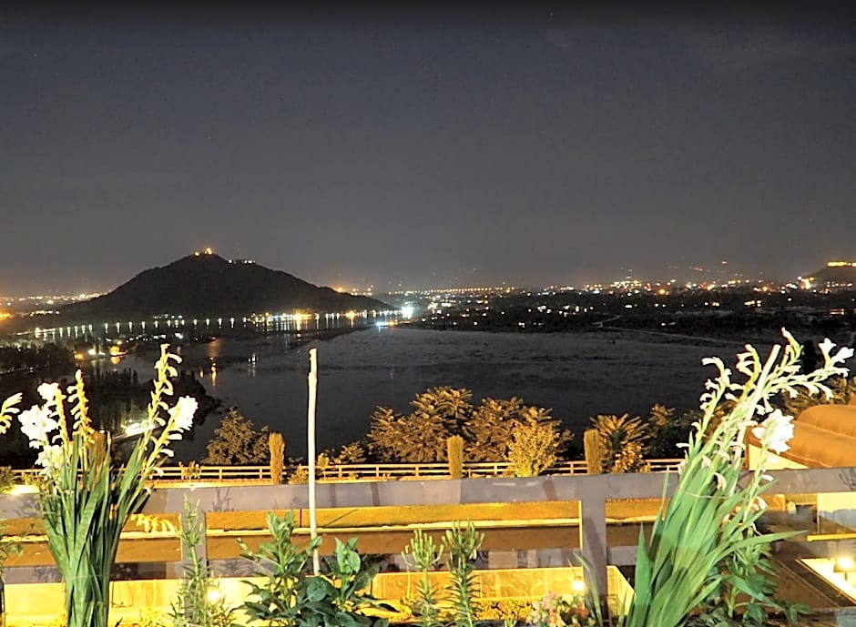 Taj Dal View, Srinagar