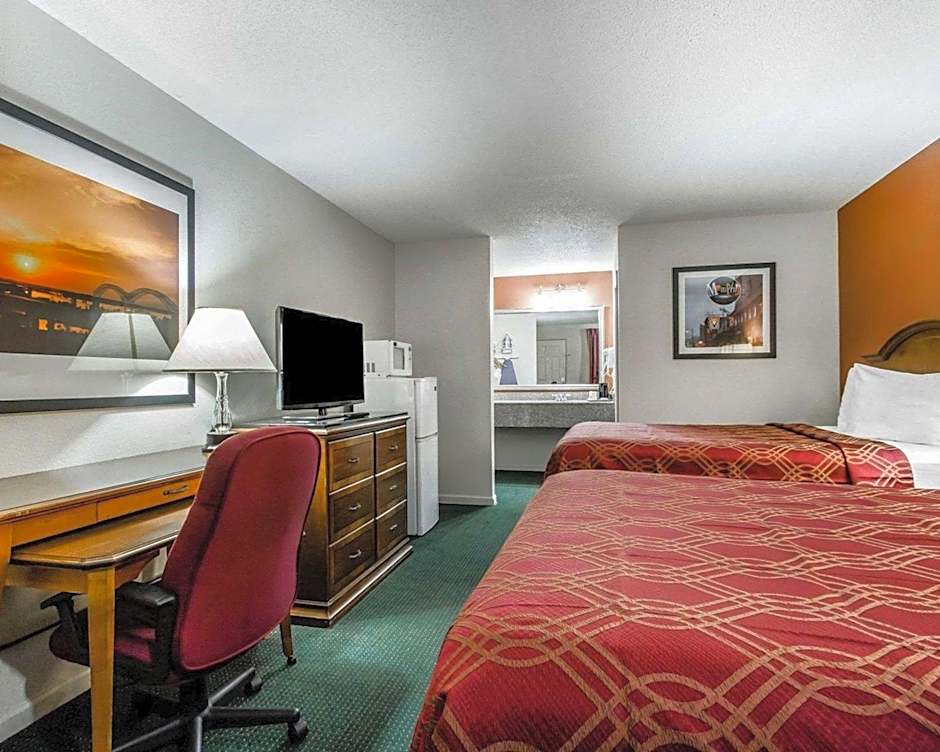 Econo Lodge Inn & Suites Enterprise