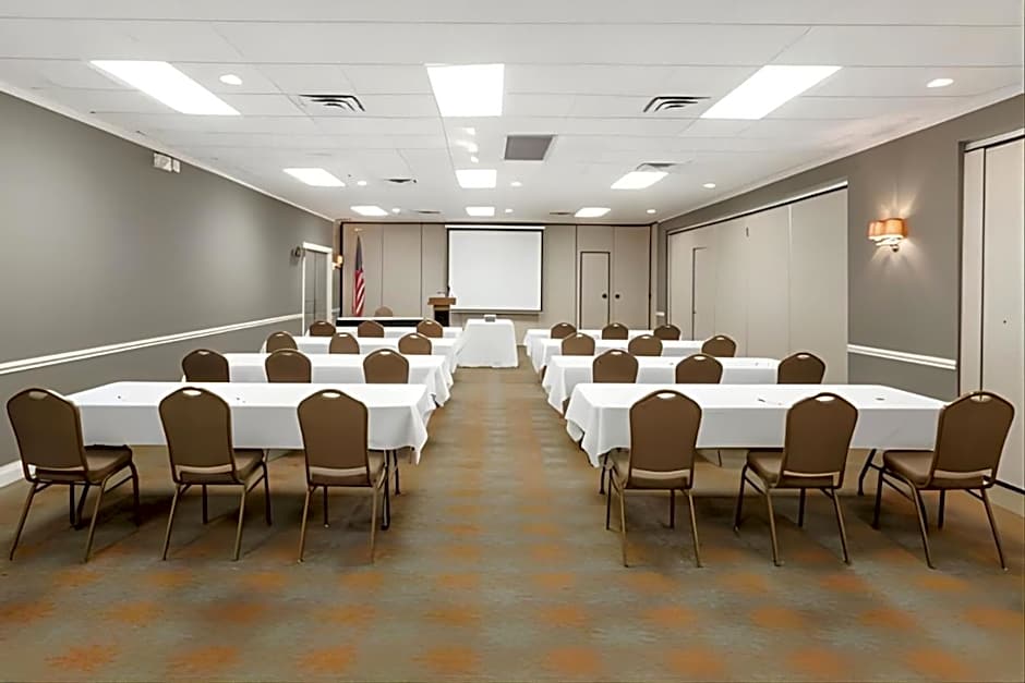 Iberia House & Suites