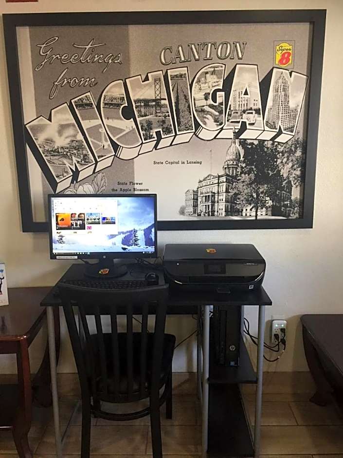 Super 8 by Wyndham Canton/Livonia Area