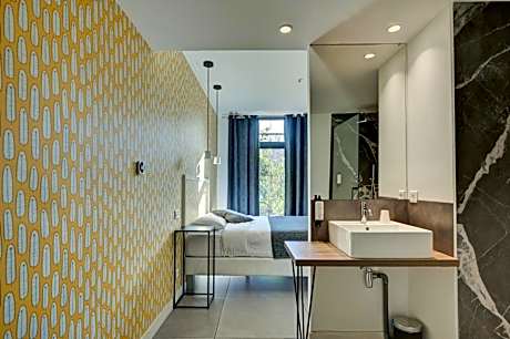 Junior Suite with Garden View